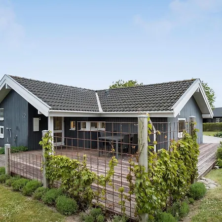 Vakantiehuis Three-bedroom In *